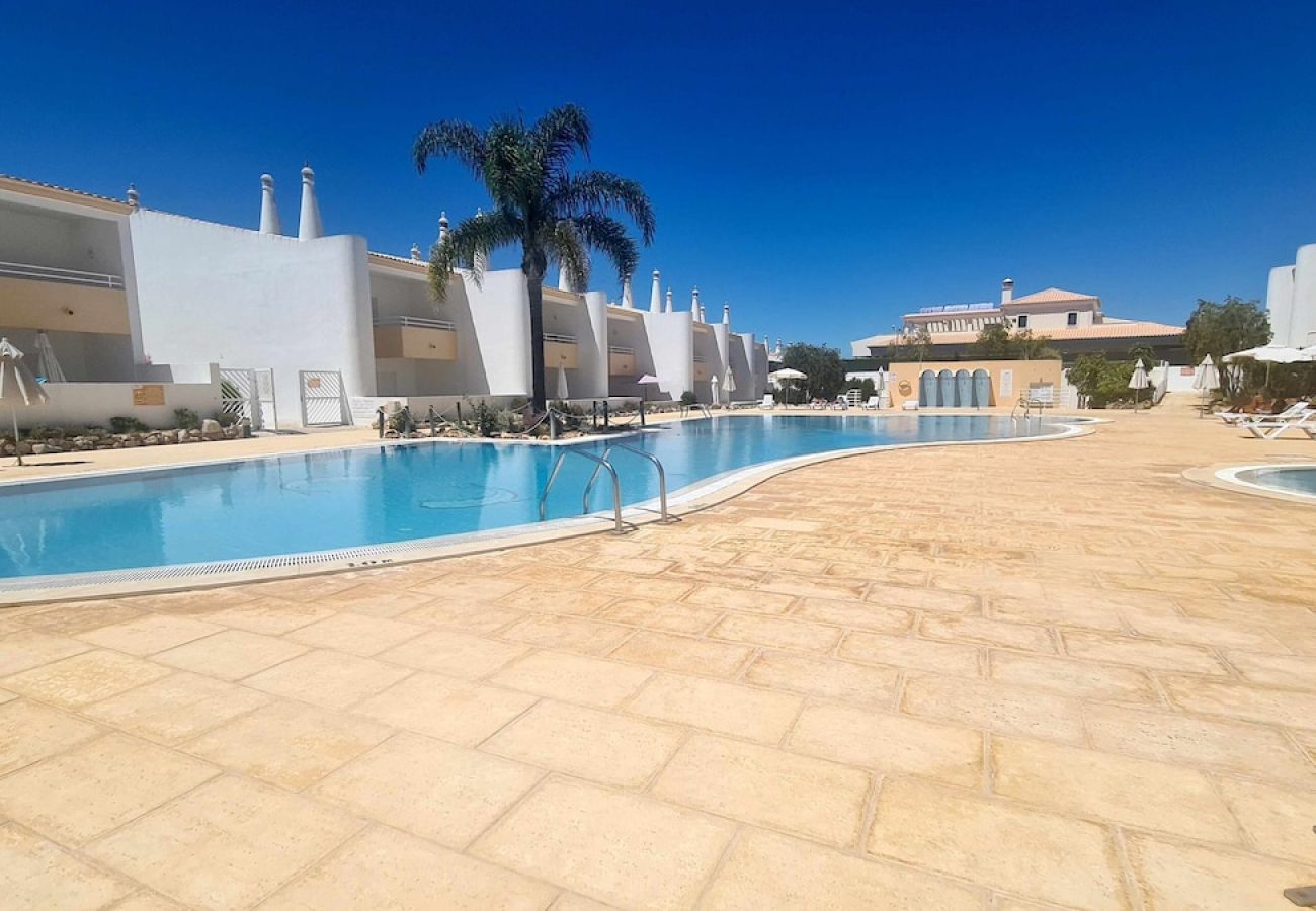 Villa en Albufeira - Villa na Galé Tranquila 5m da praia