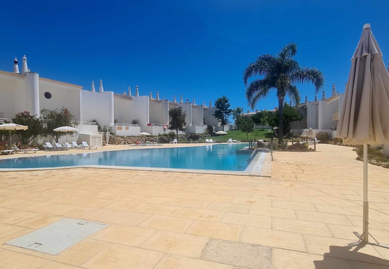 Villa en Albufeira - Villa na Galé Tranquila 5m da praia