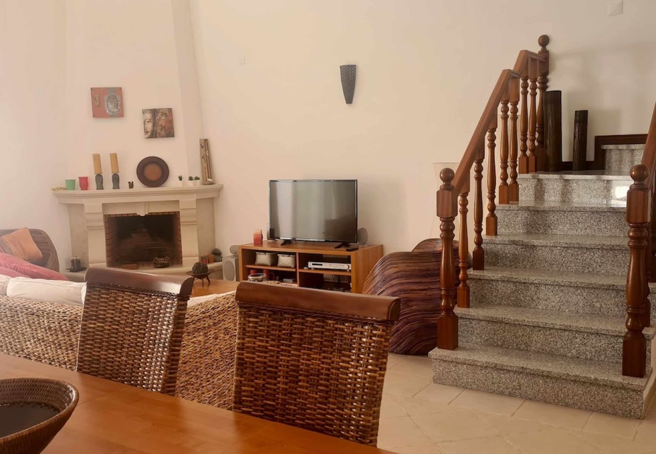 Villa en Albufeira - Villa na Galé Tranquila 5m da praia