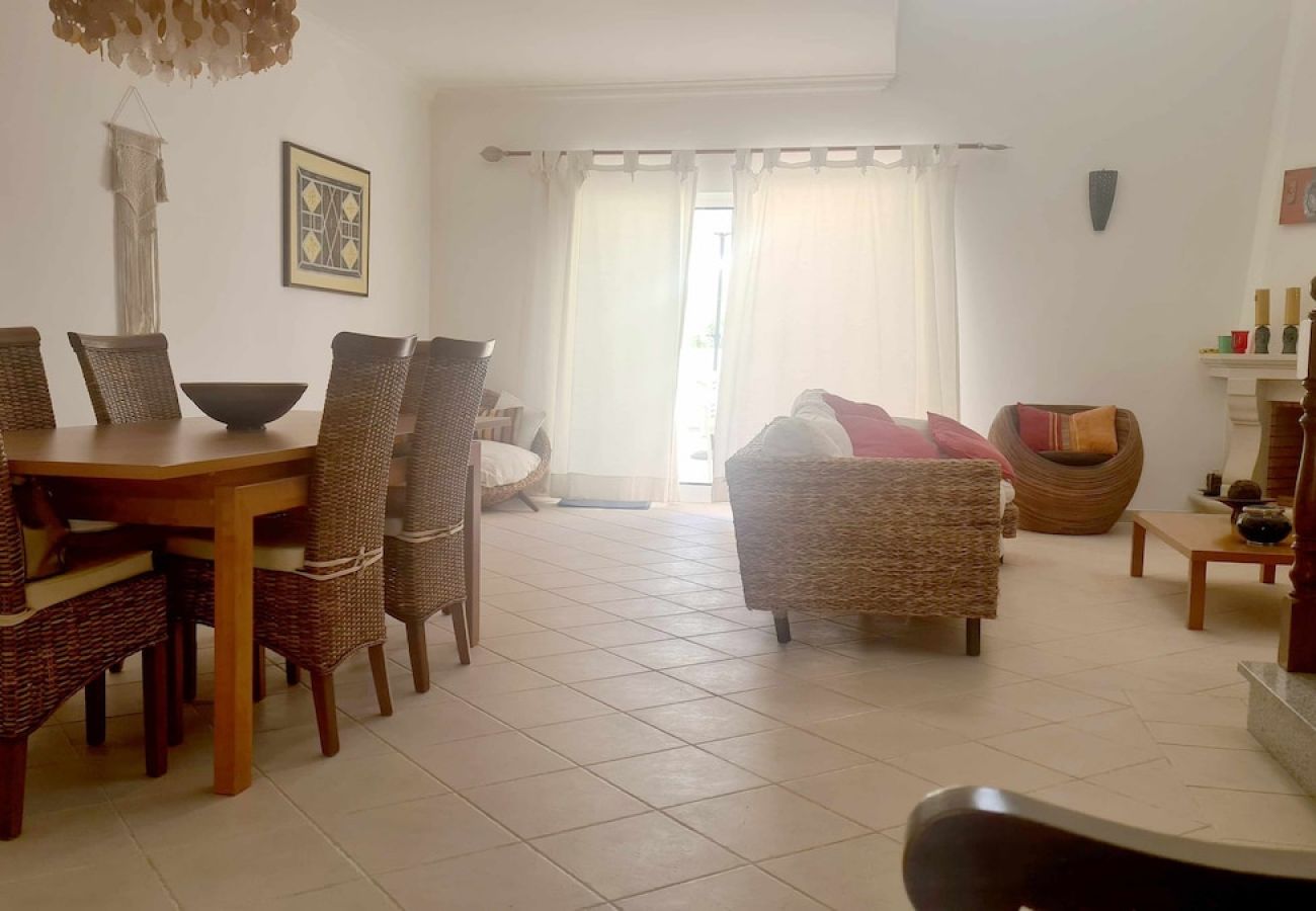 Villa en Albufeira - Villa na Galé Tranquila 5m da praia
