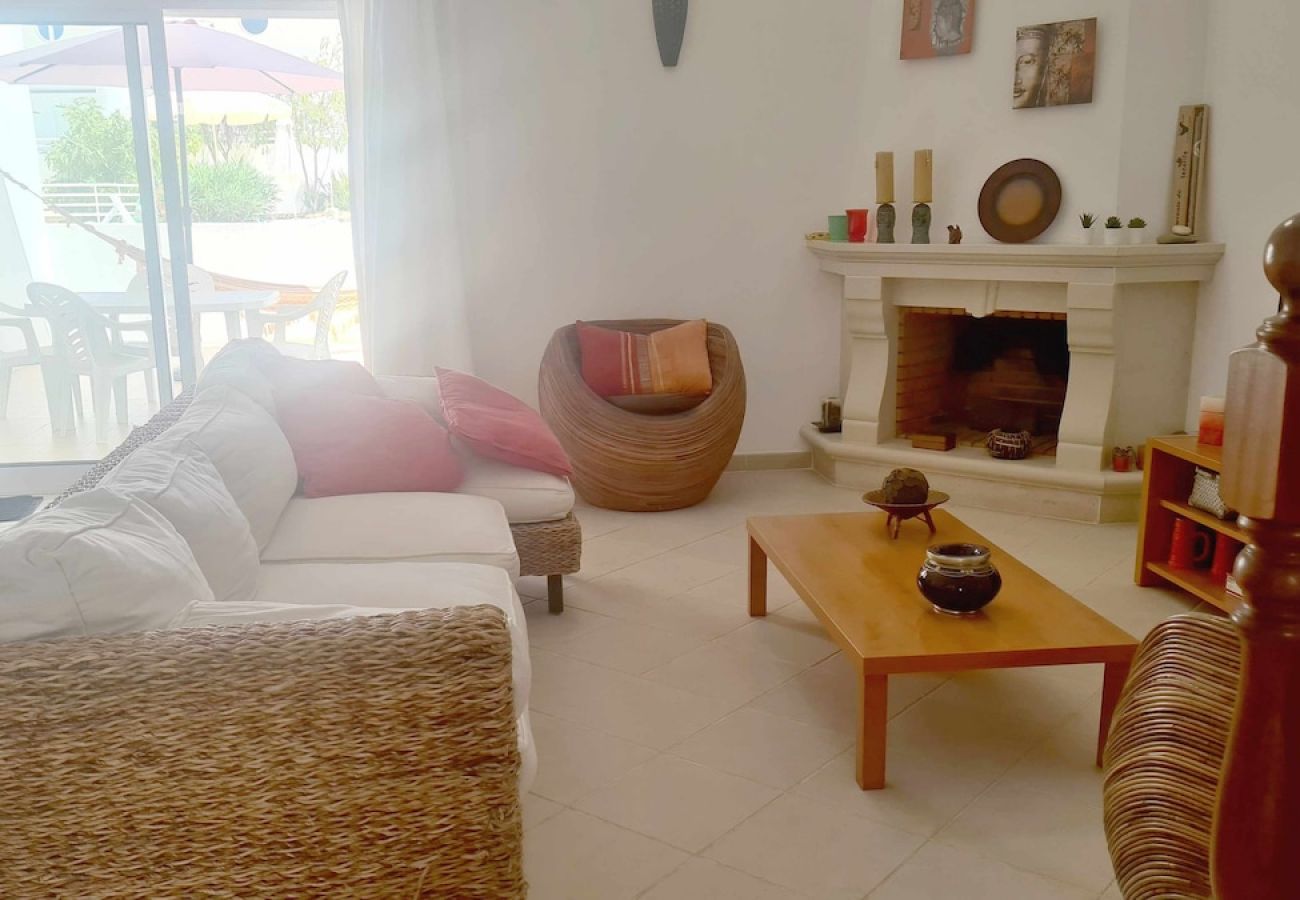 Villa en Albufeira - Villa na Galé Tranquila 5m da praia