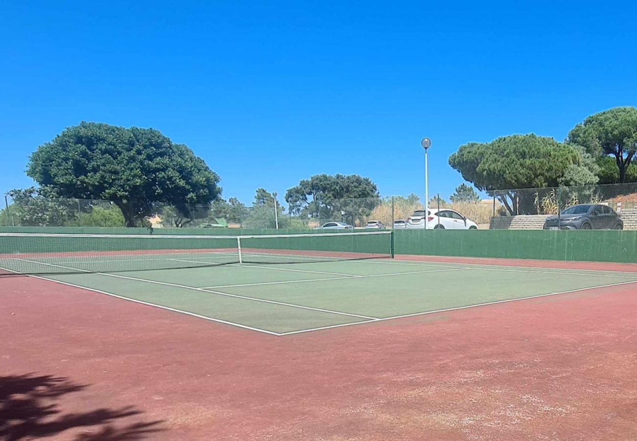 Villa en Albufeira - Villa na Galé Tranquila 5m da praia