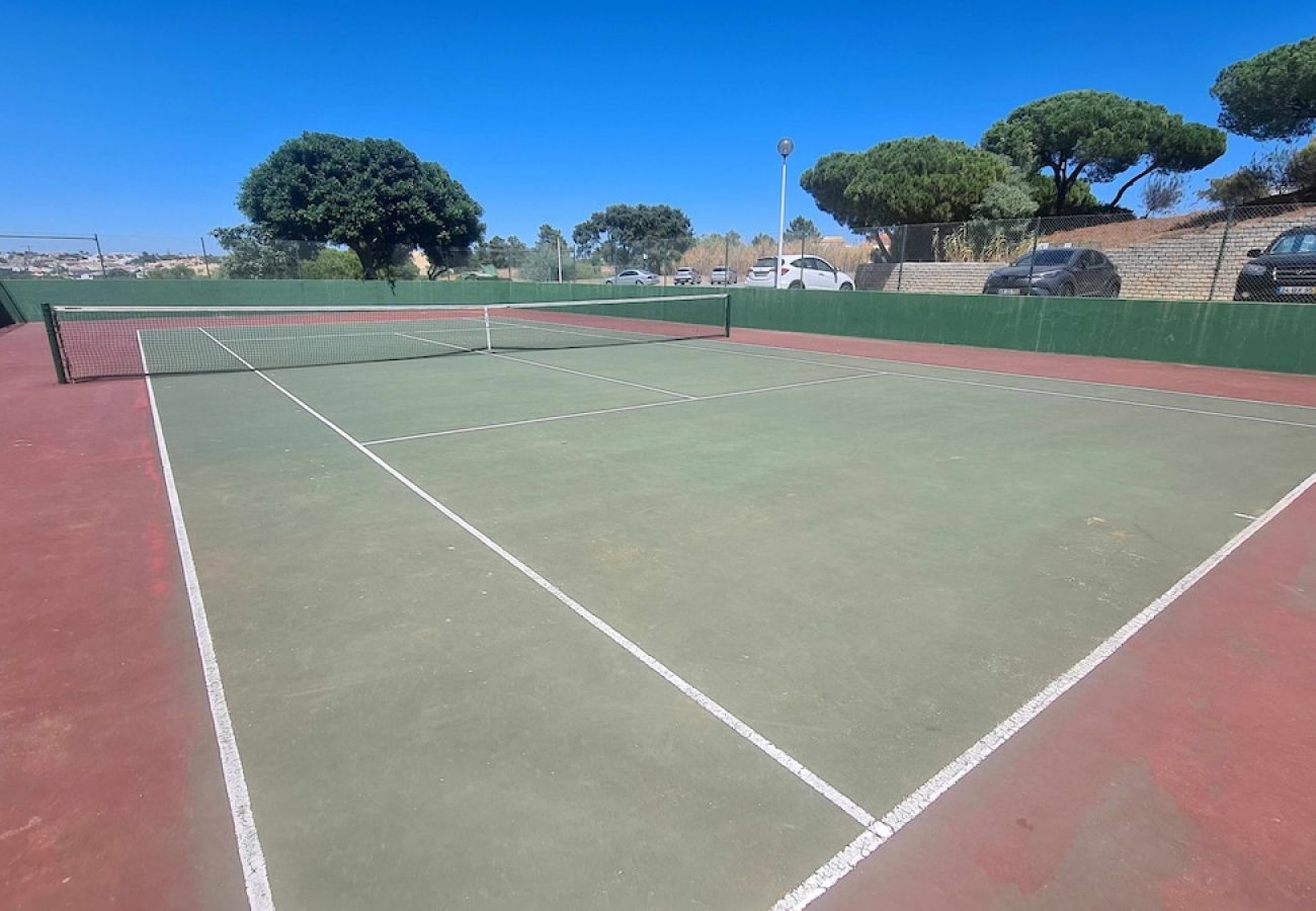 Villa en Albufeira - Villa na Galé Tranquila 5m da praia