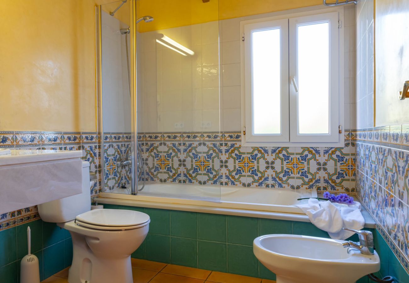 Villa en Cala Blanca - Villas Amarillas by Escape Home
