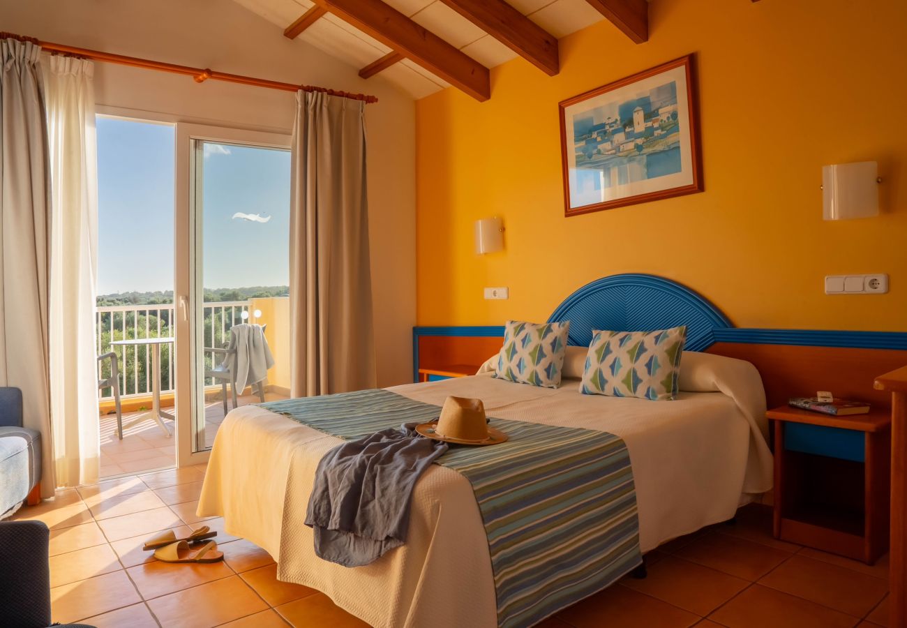 Villa en Cala Blanca - Villas Amarillas by Escape Home