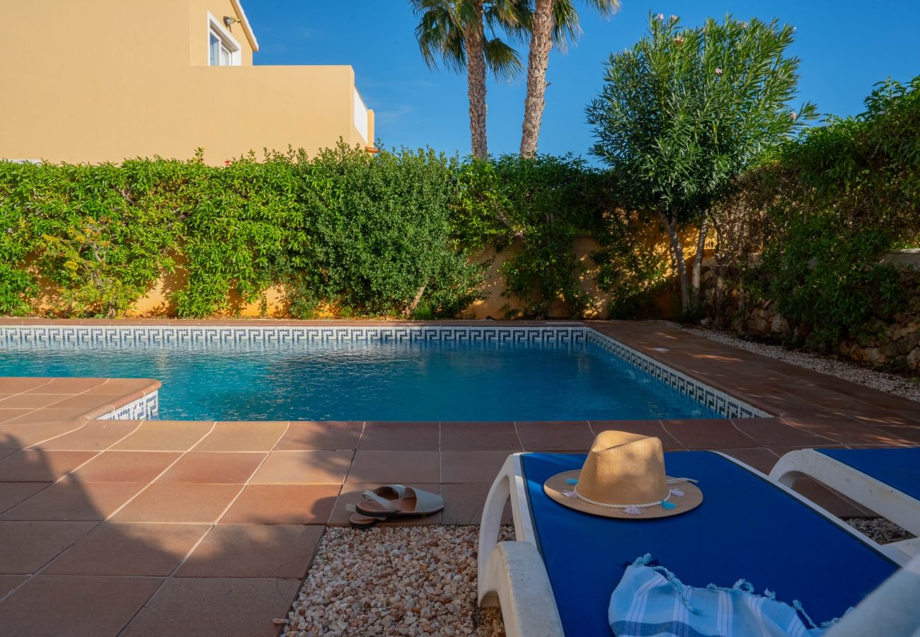 Villa en Cala Blanca - Villas Amarillas by Escape Home
