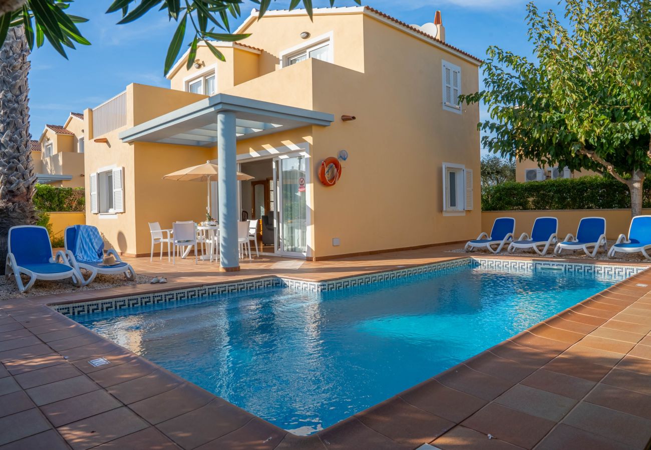 Villa en Cala Blanca - Villas Amarillas by Escape Home