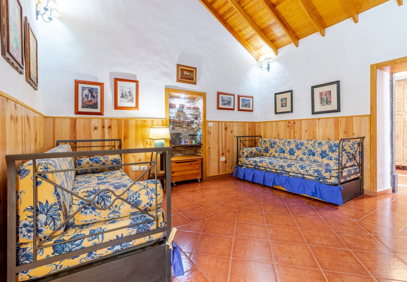 Casa en Moya - Mari House With Jacuzzi and BBQ by CanariasGetaway