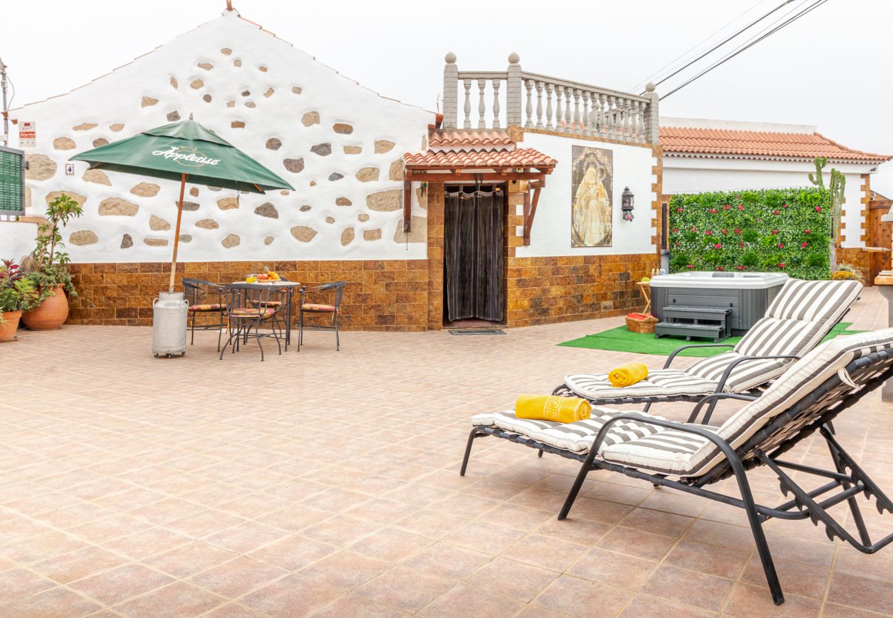 Casa en Moya - Mari House With Jacuzzi and BBQ by CanariasGetaway