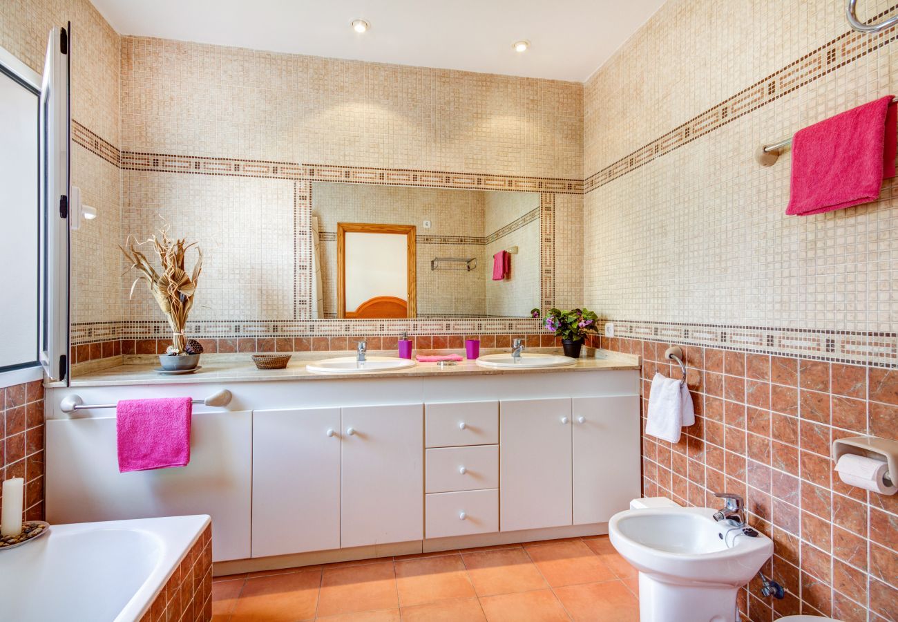Villa en Calan Porter - Villa Olga by Escape Home
