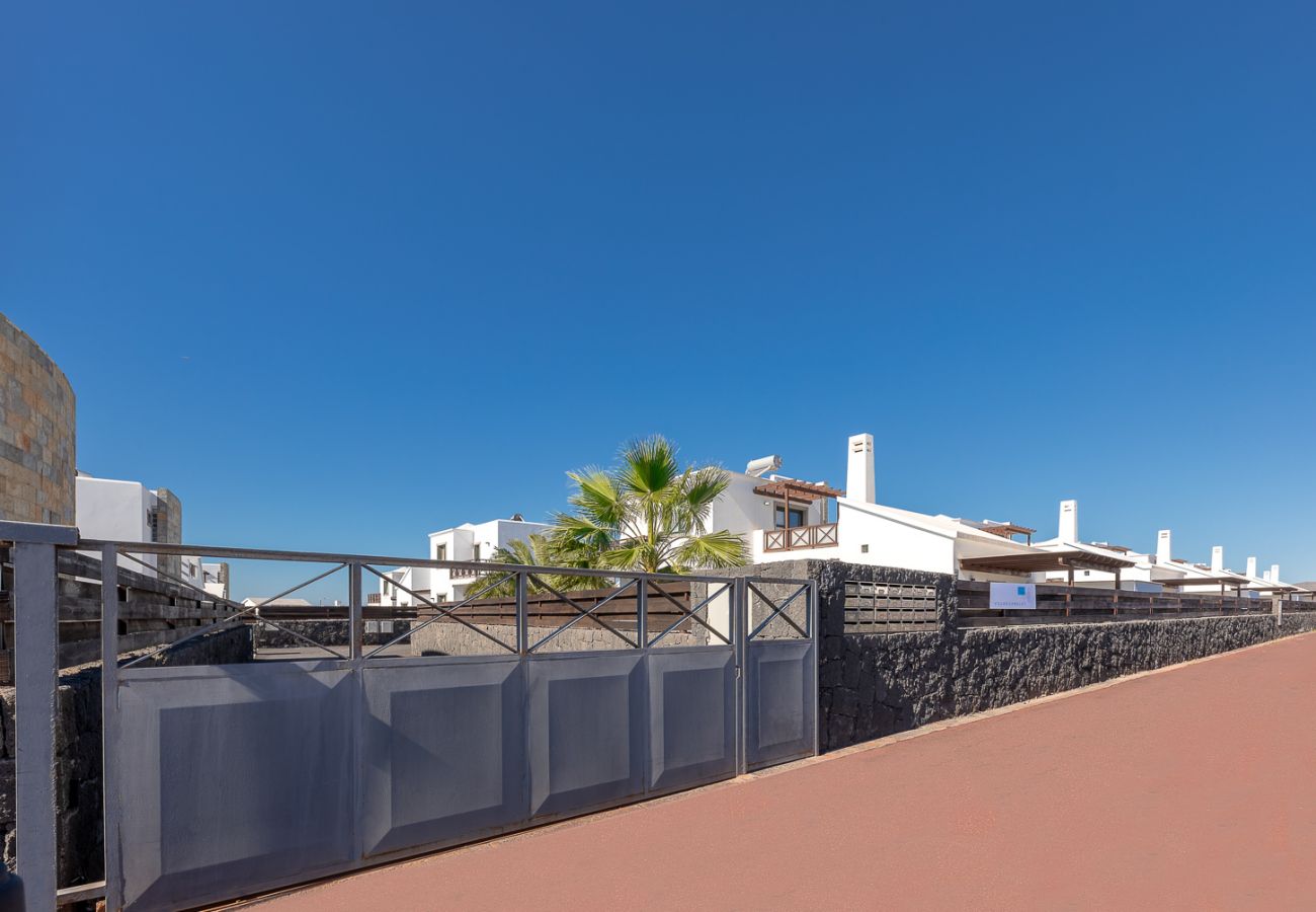 Villa en Playa Blanca - Villas Camelot by EscapeHome