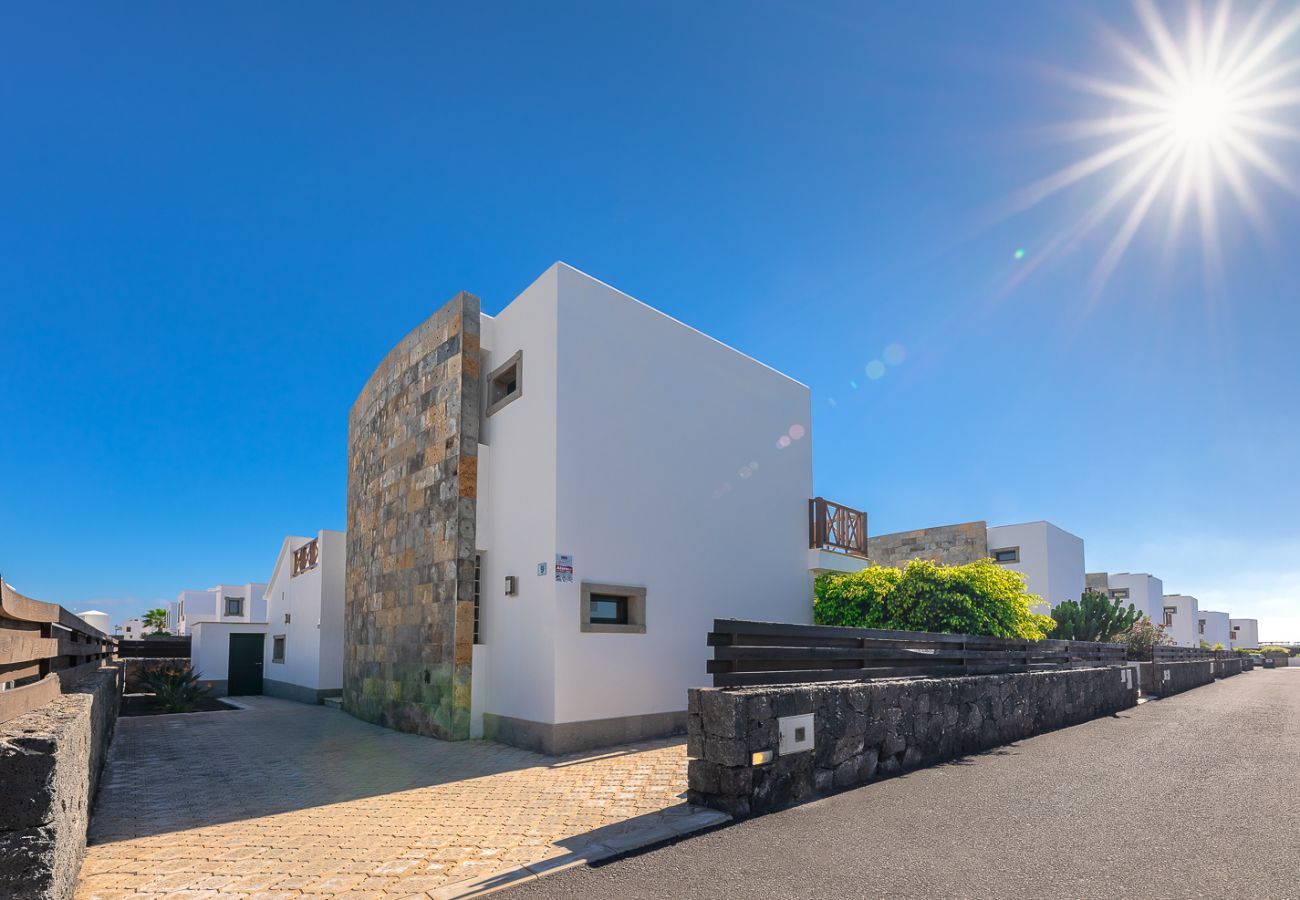 Villa en Playa Blanca - Villas Camelot by EscapeHome