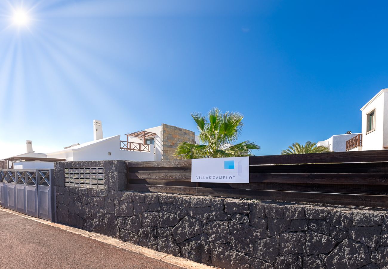 Villa en Playa Blanca - Villas Camelot by EscapeHome
