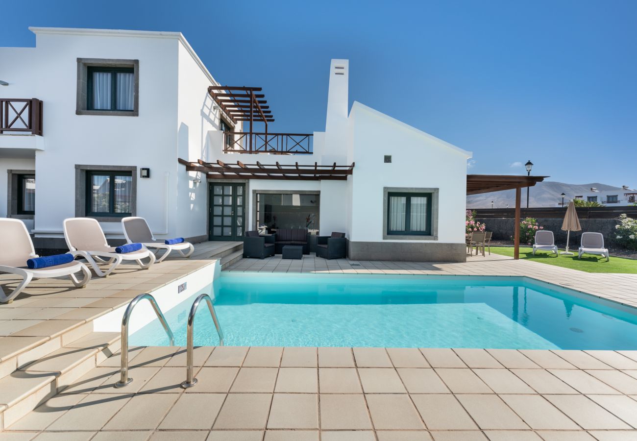 Villa en Playa Blanca - Villas Camelot by EscapeHome
