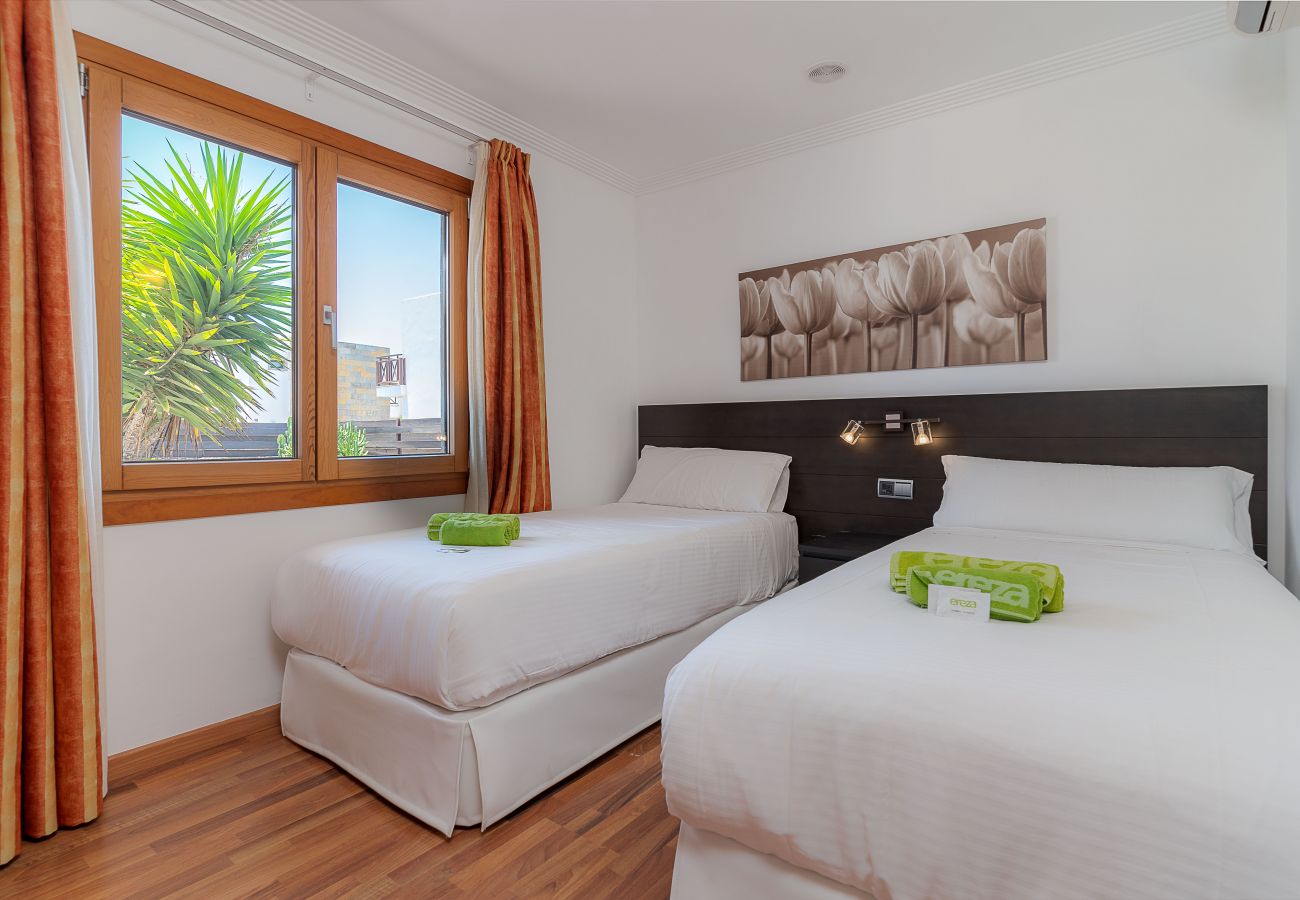 Villa en Playa Blanca - Villas Camelot by EscapeHome
