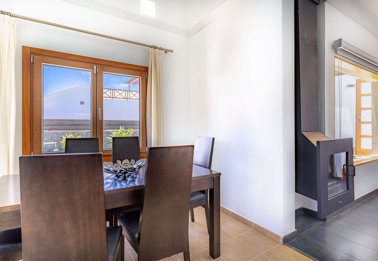 Villa en Playa Blanca - Villas Camelot by EscapeHome