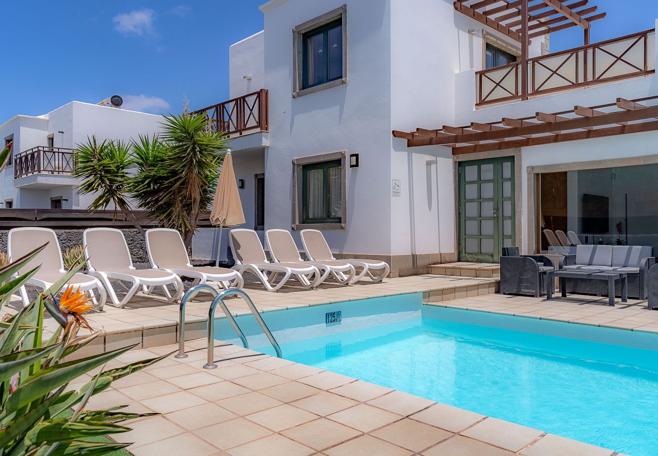 Villa en Playa Blanca - Villas Camelot by EscapeHome