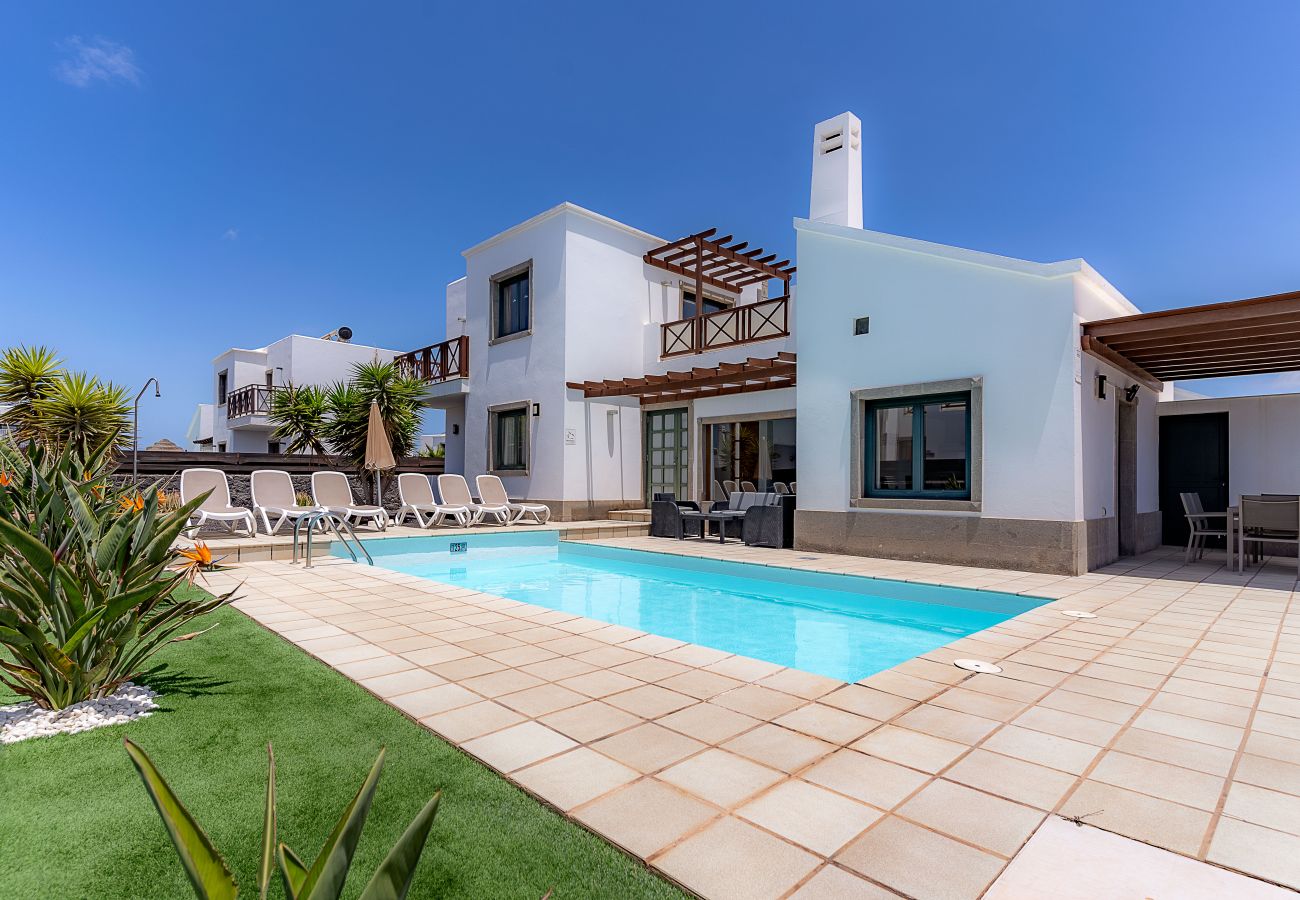 Villa en Playa Blanca - Villas Camelot by EscapeHome