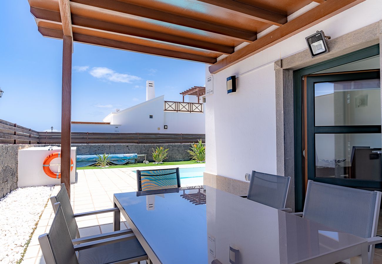 Villa en Playa Blanca - Villas Camelot by EscapeHome