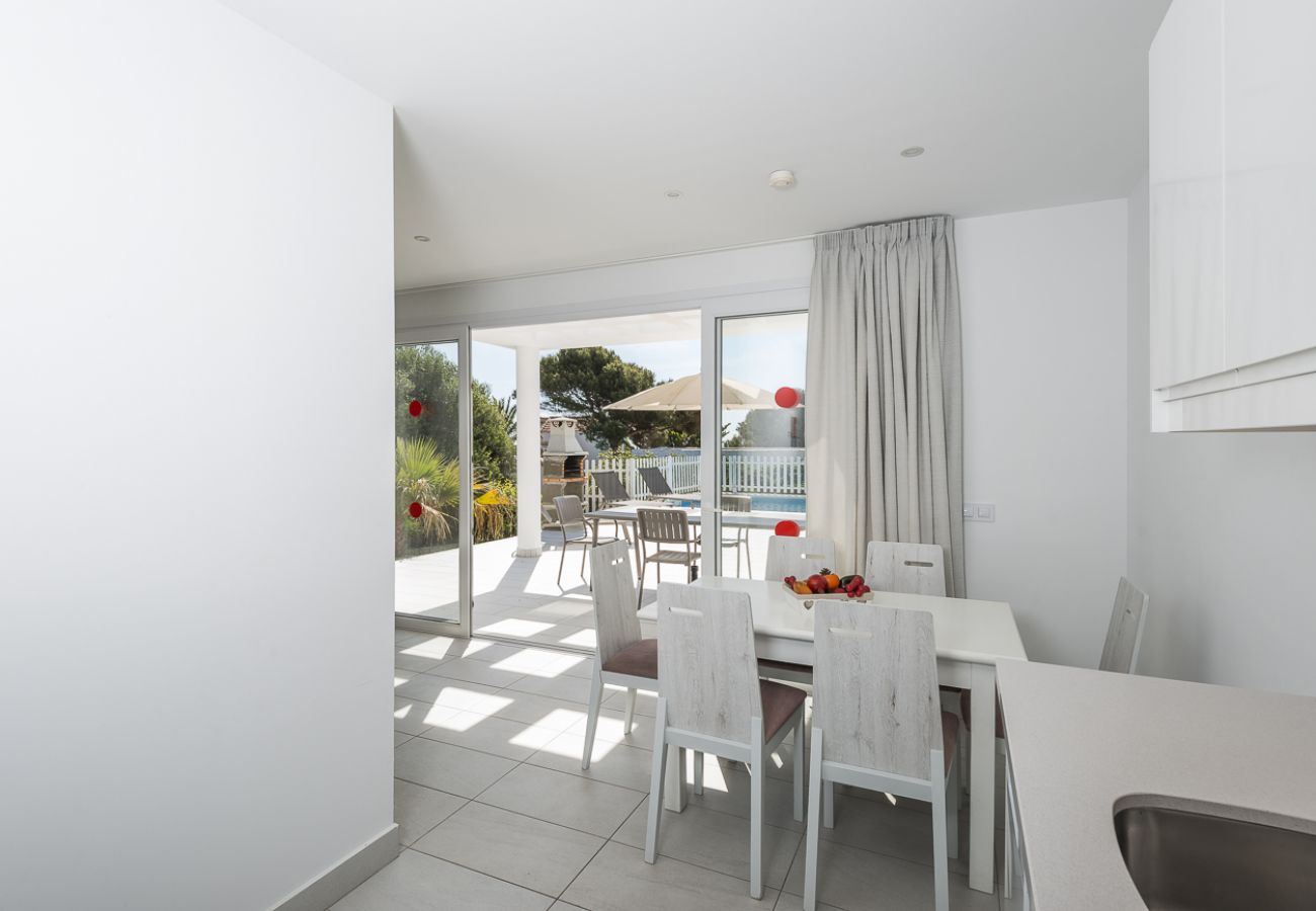 Villa en Cala´n Bosch - Villa Tomi by EscapeHome