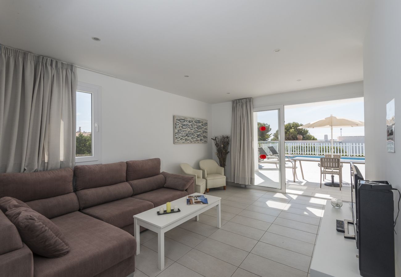 Villa en Cala´n Bosch - Villa Tomi by EscapeHome
