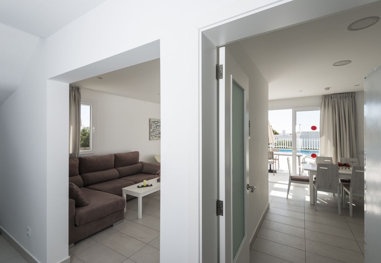 Villa en Cala´n Bosch - Villa Tomi by EscapeHome