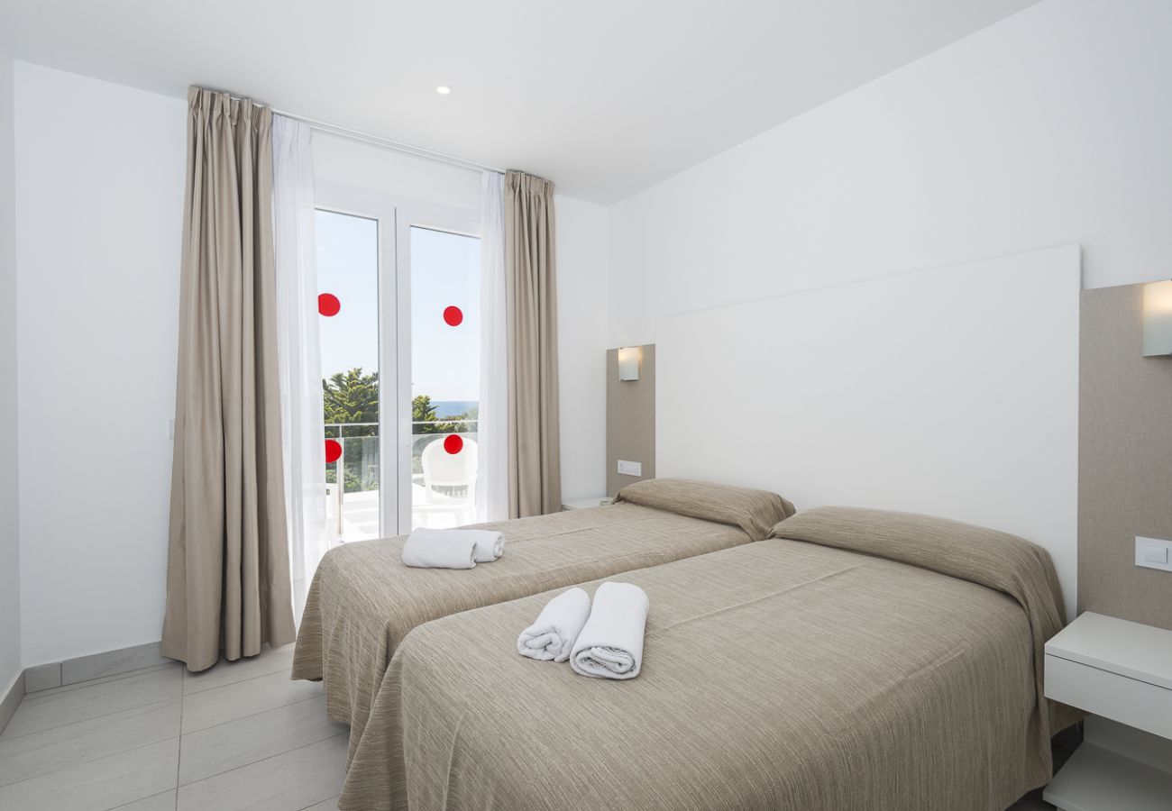 Villa en Cala´n Bosch - Villa Tomi by EscapeHome