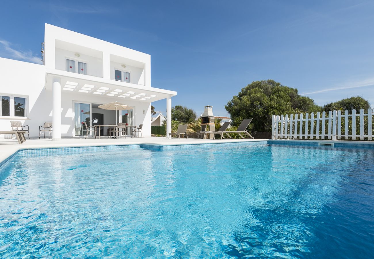 Villa en Cala´n Bosch - Villa Tomi by EscapeHome