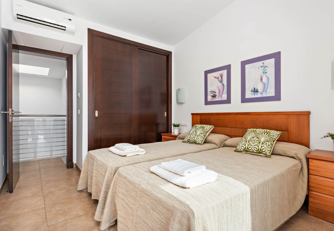 Villa en Cala´n Bosch - Villa Olivia by Escape Home