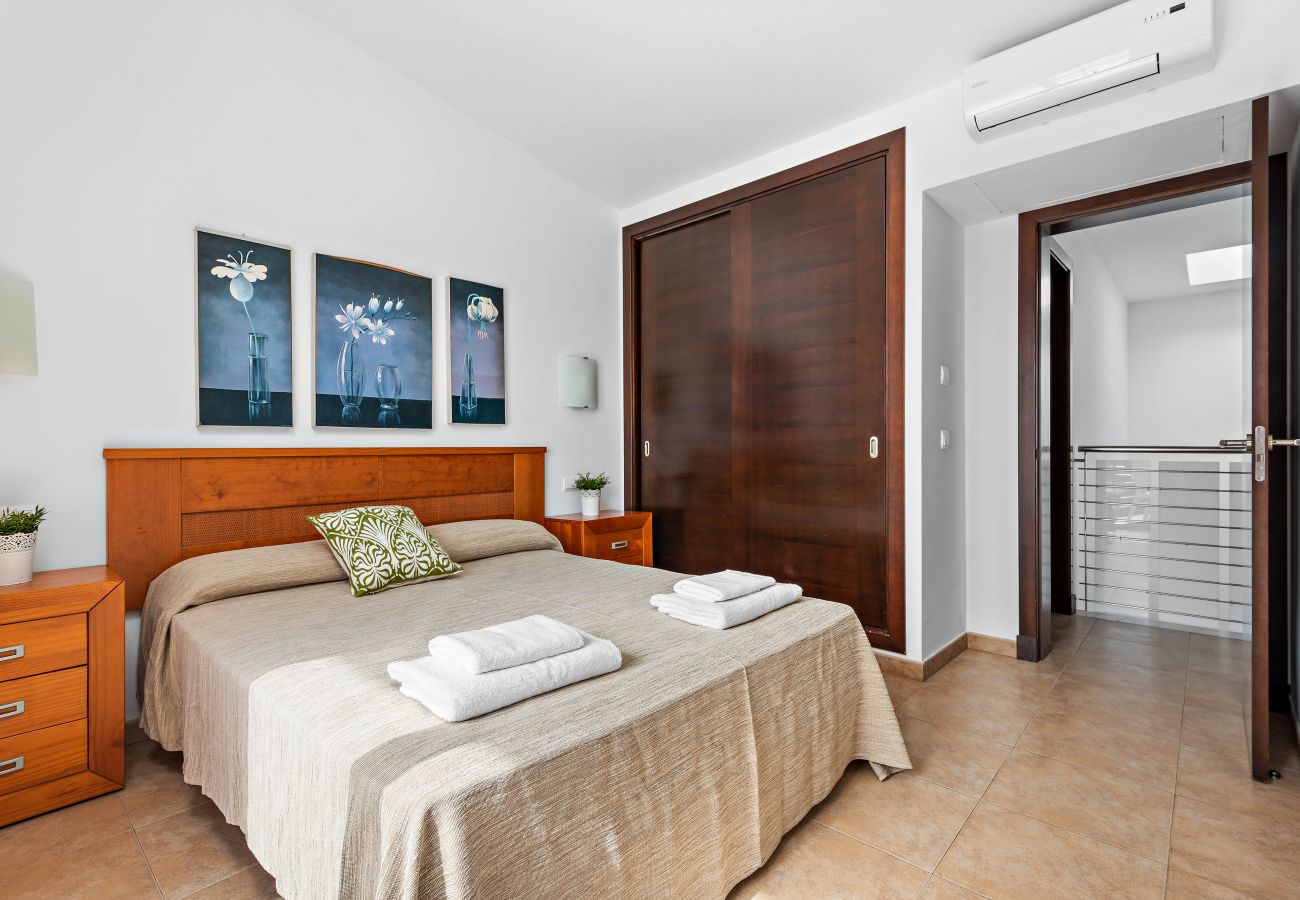 Villa en Cala´n Bosch - Villa Olivia by Escape Home