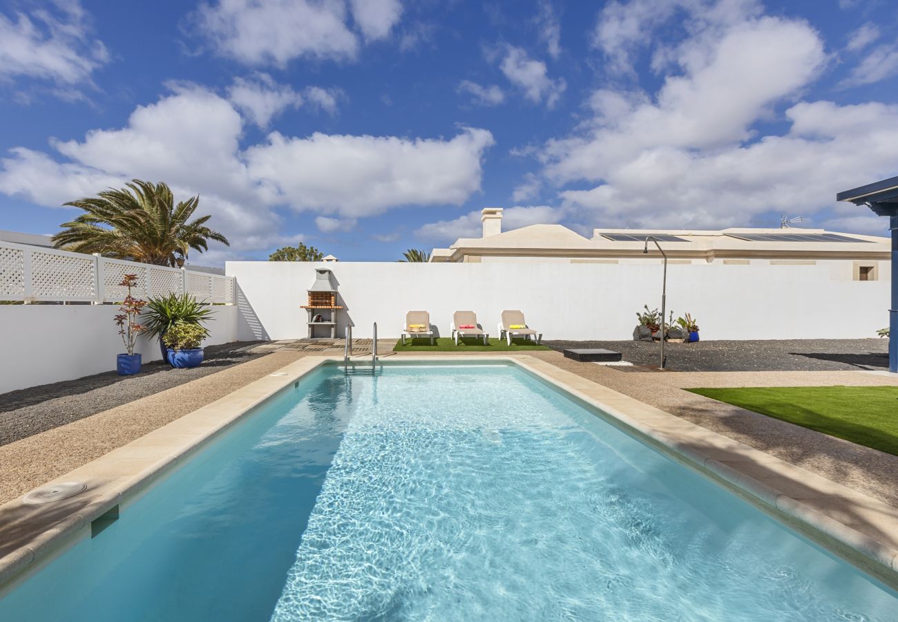 Villa en Playa Blanca - Villa Dream Room By Escape Home