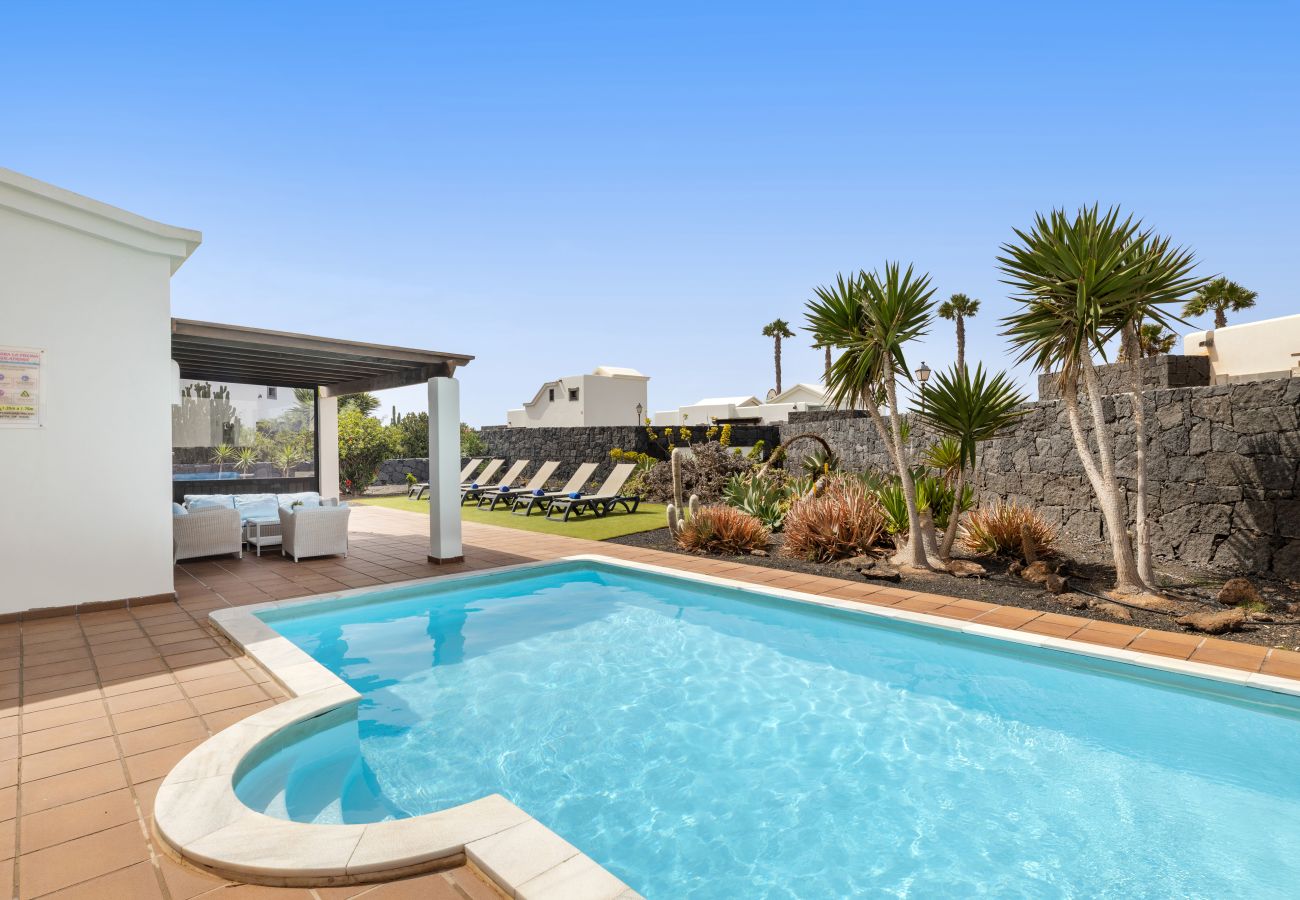 Villa en Playa Blanca - Villa Zafiro 17 By Escape Home