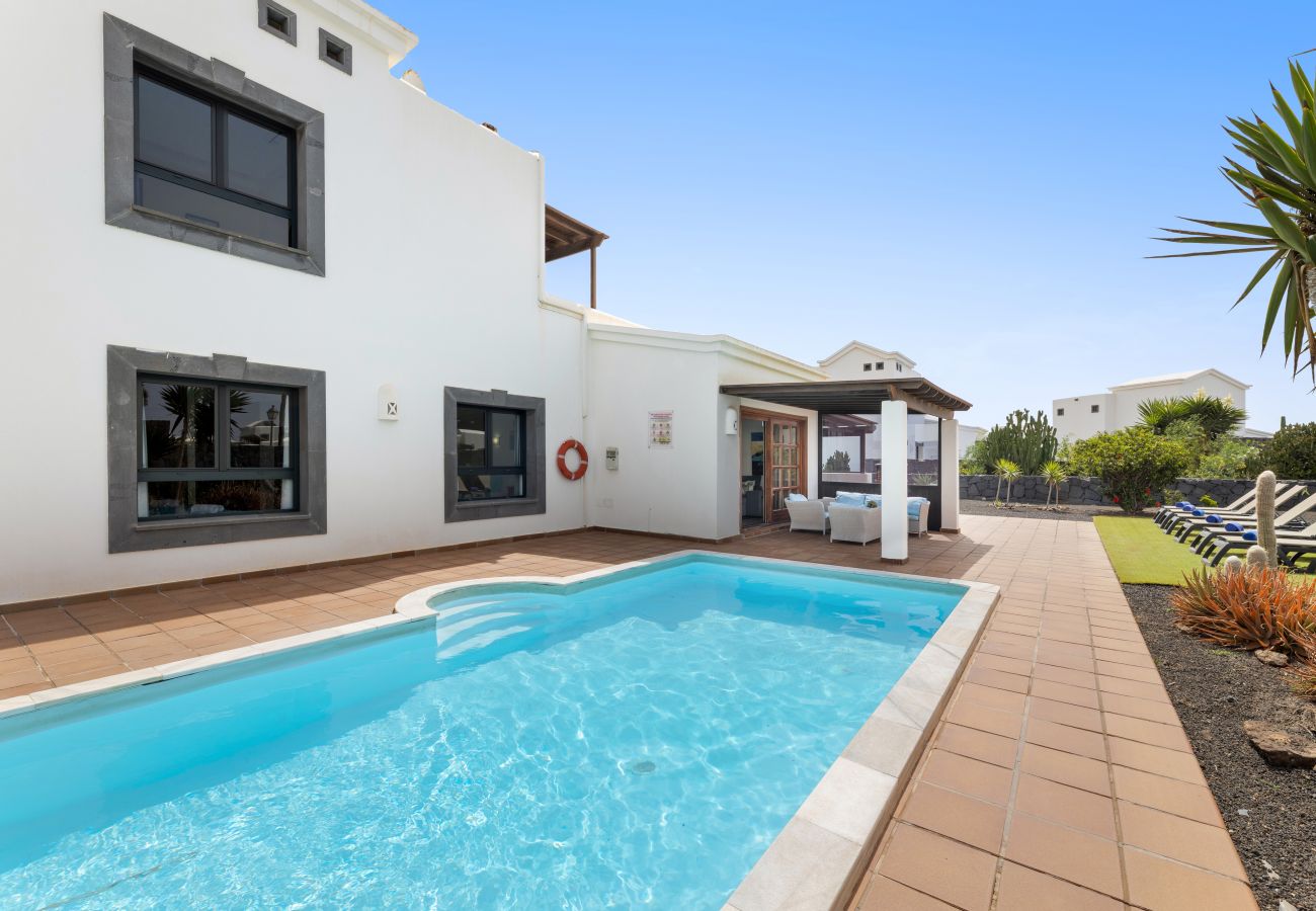 Villa en Playa Blanca - Villa Zafiro 17 By Escape Home
