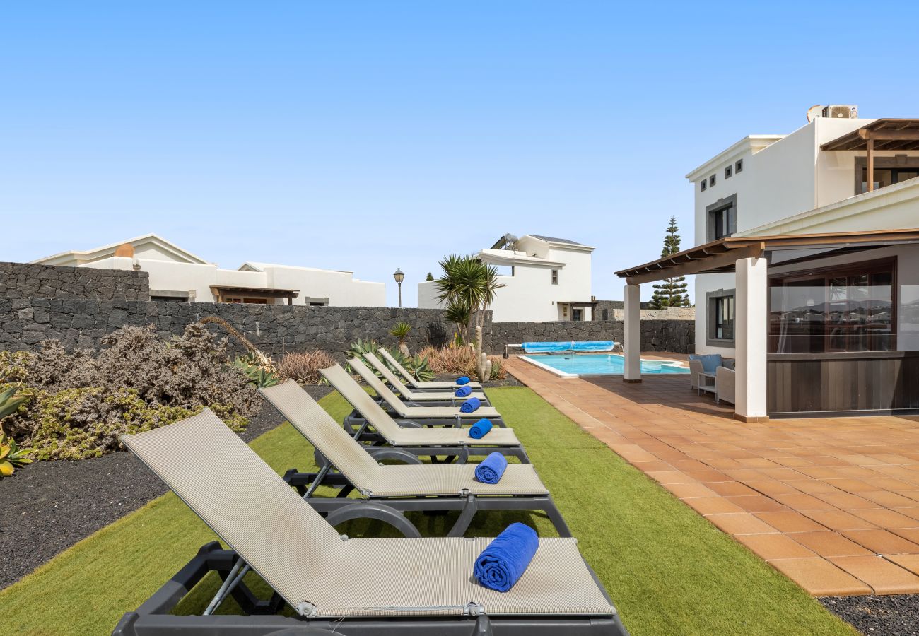Villa en Playa Blanca - Villa Zafiro 17 By Escape Home