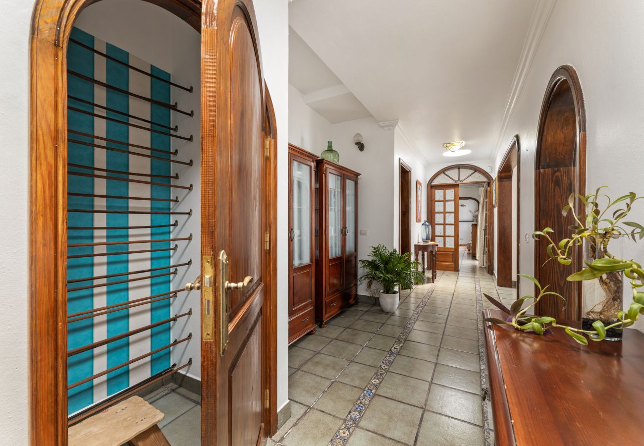 Villa en Nazaret - Casa Strelitzia by Escape Home