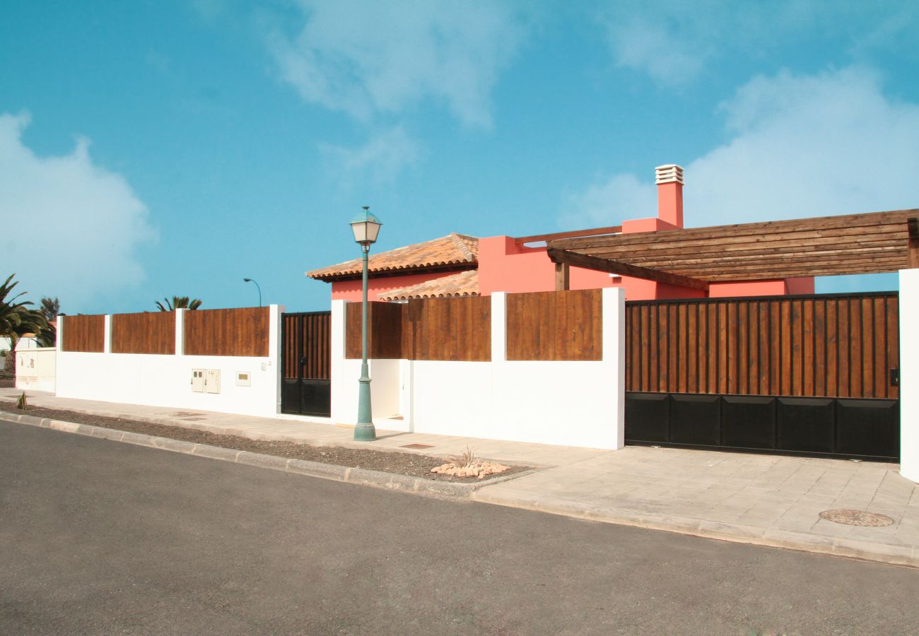Villa in Caleta de Fuste - Villas Alicia by EscapeHome