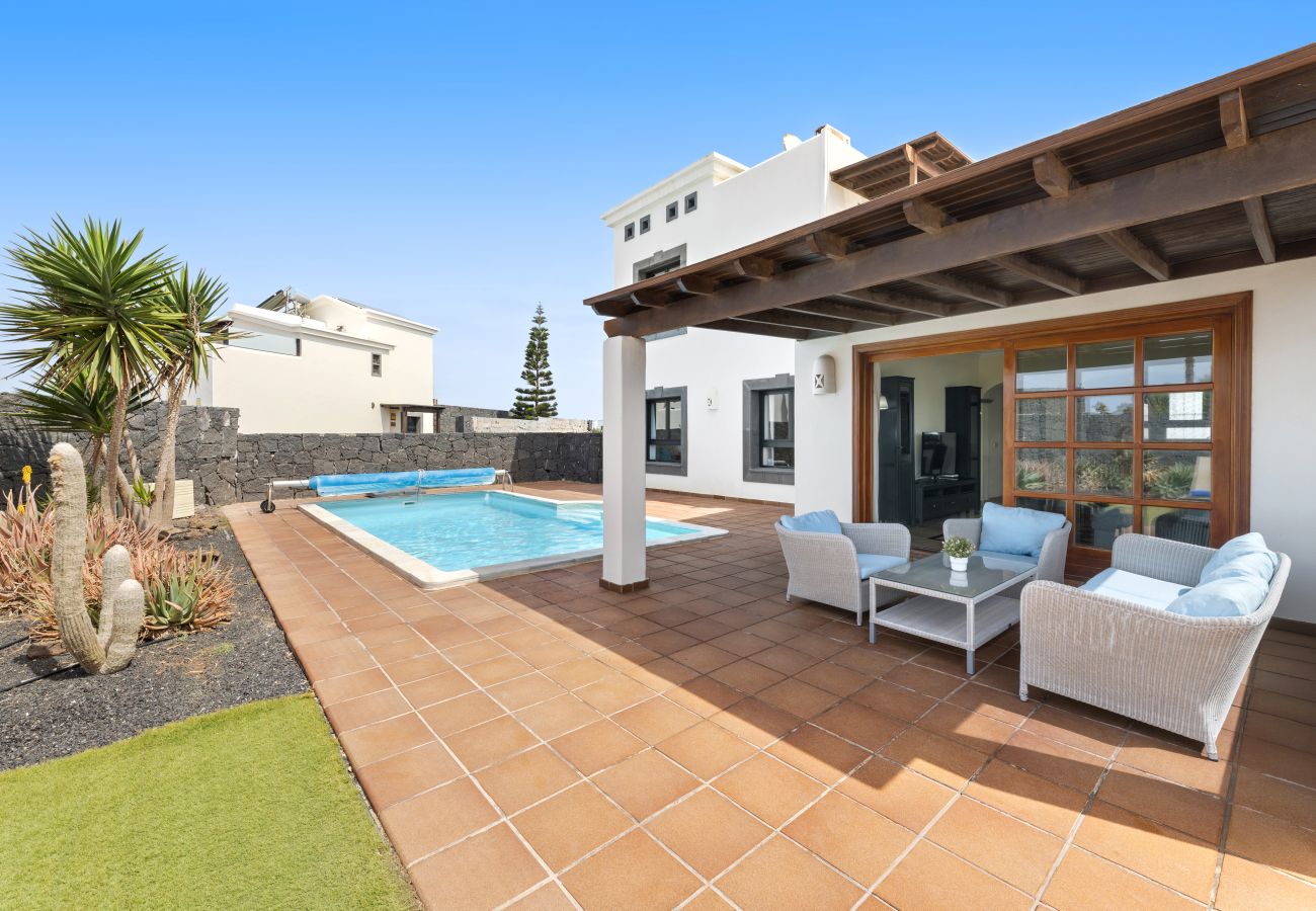 Villa in Playa Blanca - Villa Zafiro 17 By Escape Home