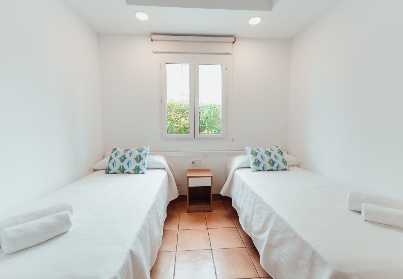 Villa in Cala Blanca - Villas Amarillas by Escape Home