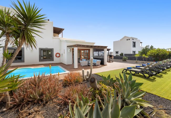 Villa/Dettached house in Playa Blanca - Villa Zafiro 17 By Escape Home