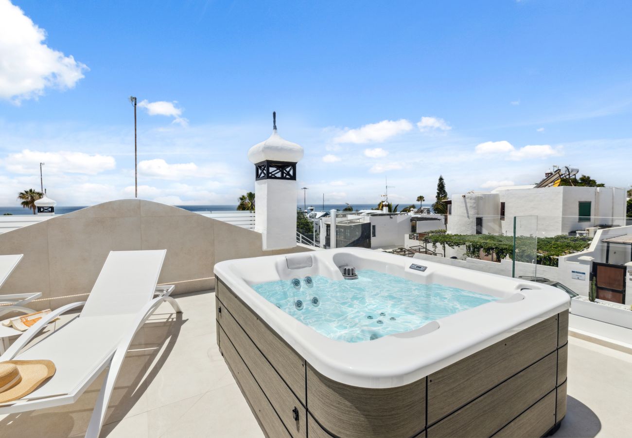 House in Puerto del Carmen - Casa Kiwi by Escape Home