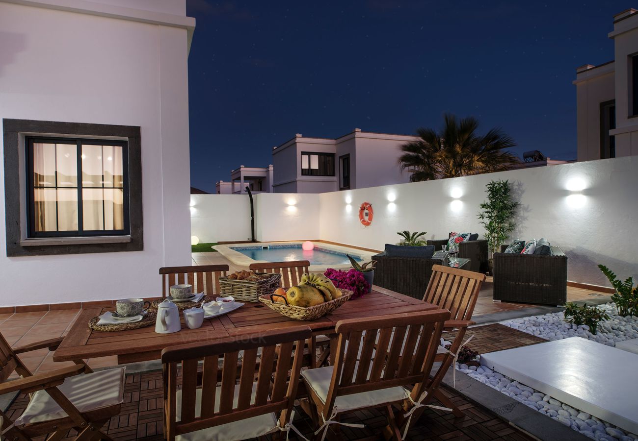 Villa in Playa Blanca - Casa Clara by  Escapehome