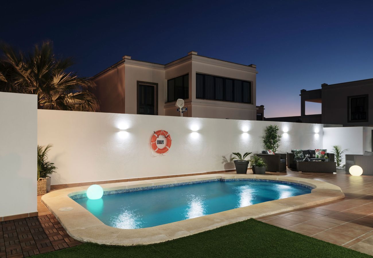 Villa in Playa Blanca - Casa Clara by  Escapehome