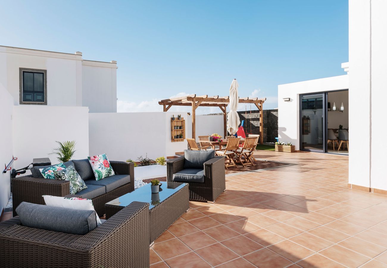 Villa in Playa Blanca - Casa Clara by  Escapehome