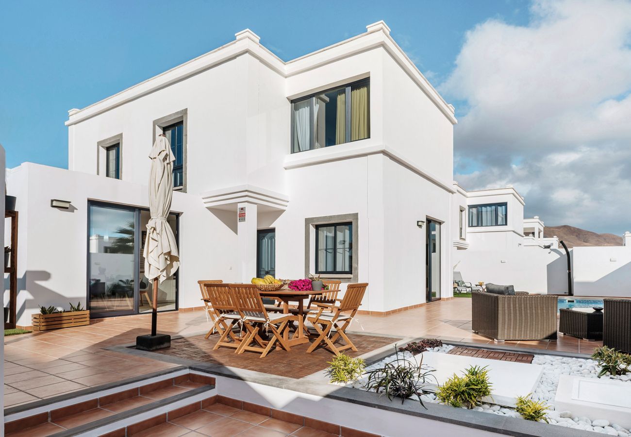 Villa in Playa Blanca - Casa Clara by  Escapehome