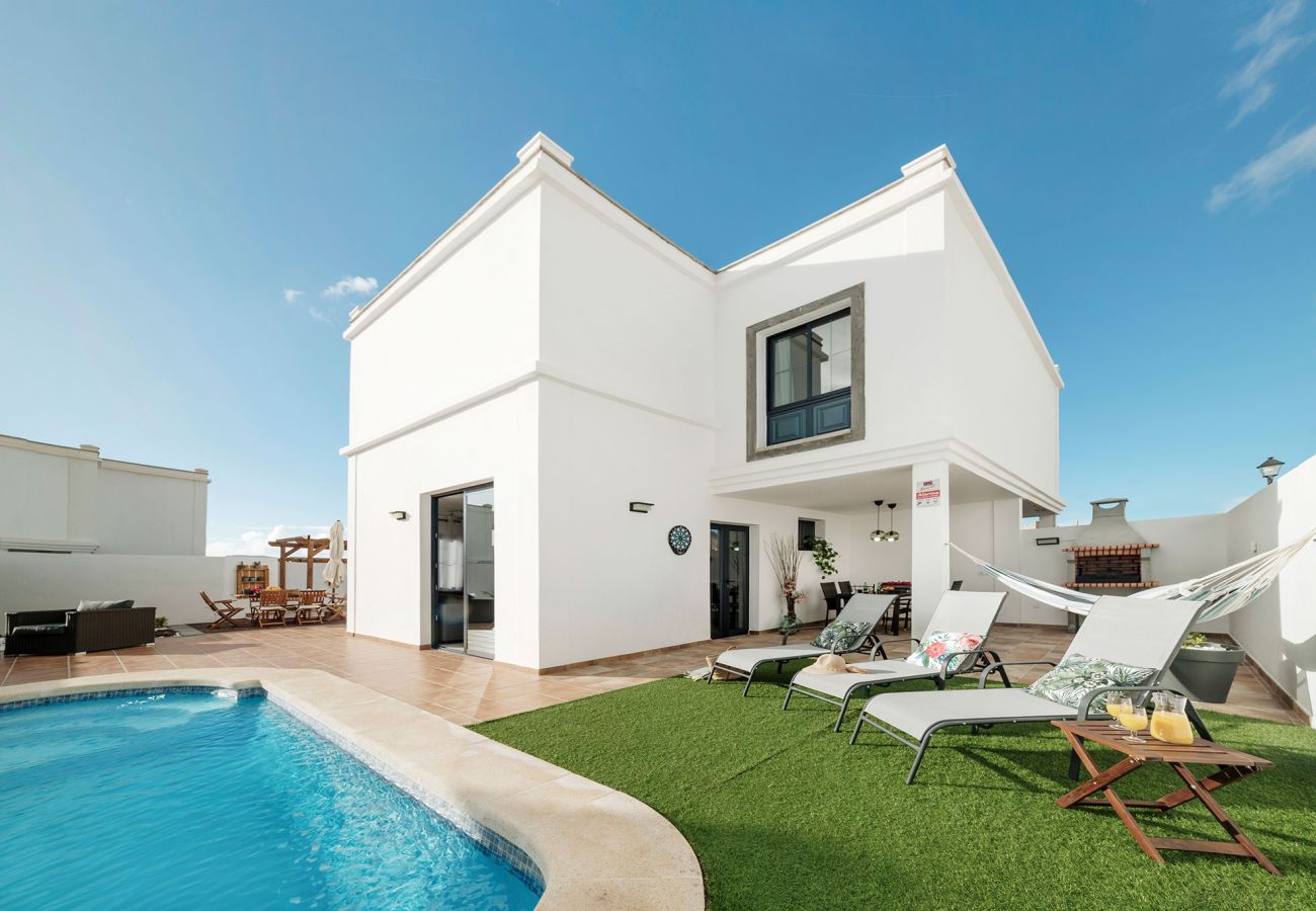 Villa in Playa Blanca - Casa Clara by  Escapehome