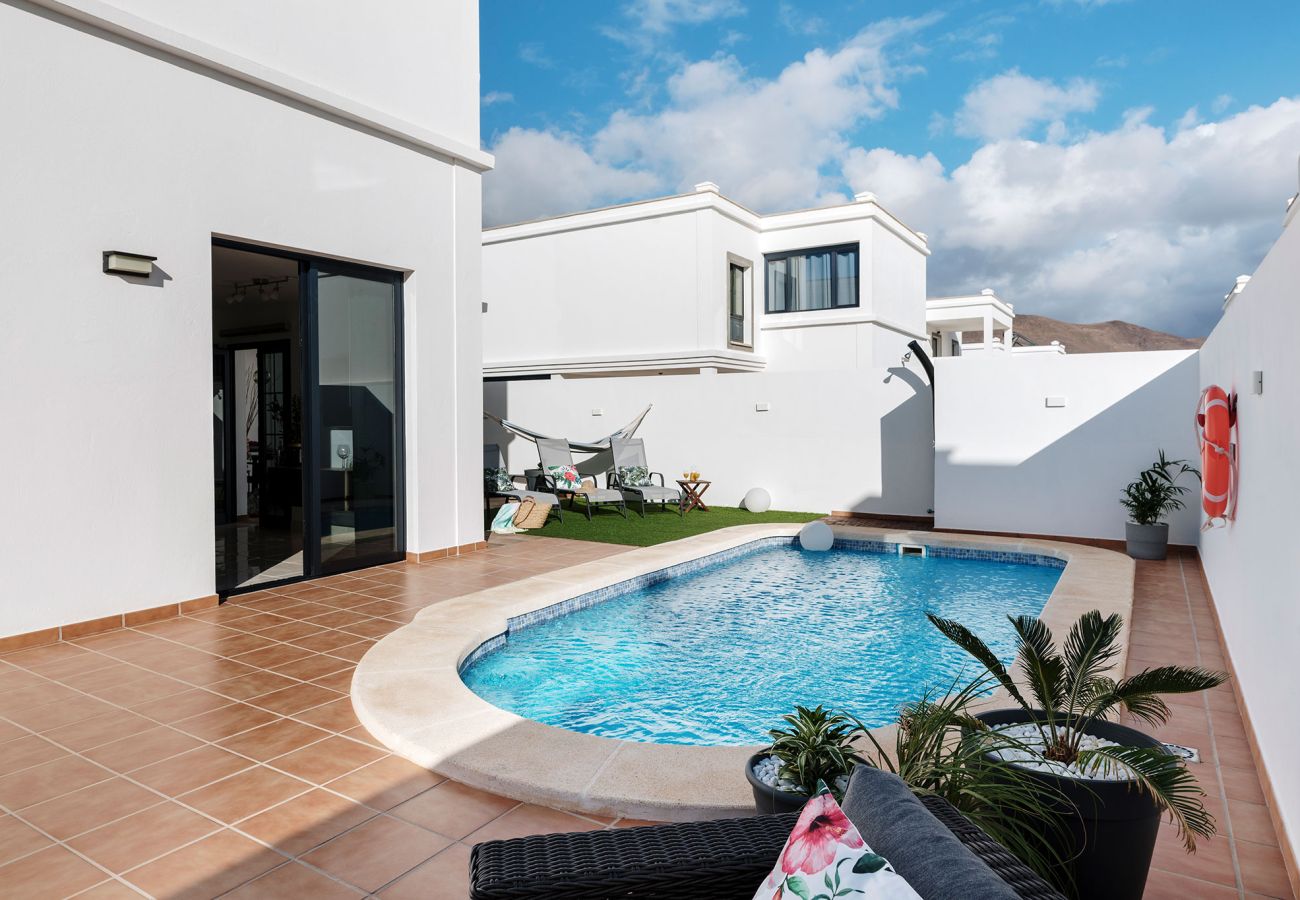 Villa in Playa Blanca - Casa Clara by  Escapehome