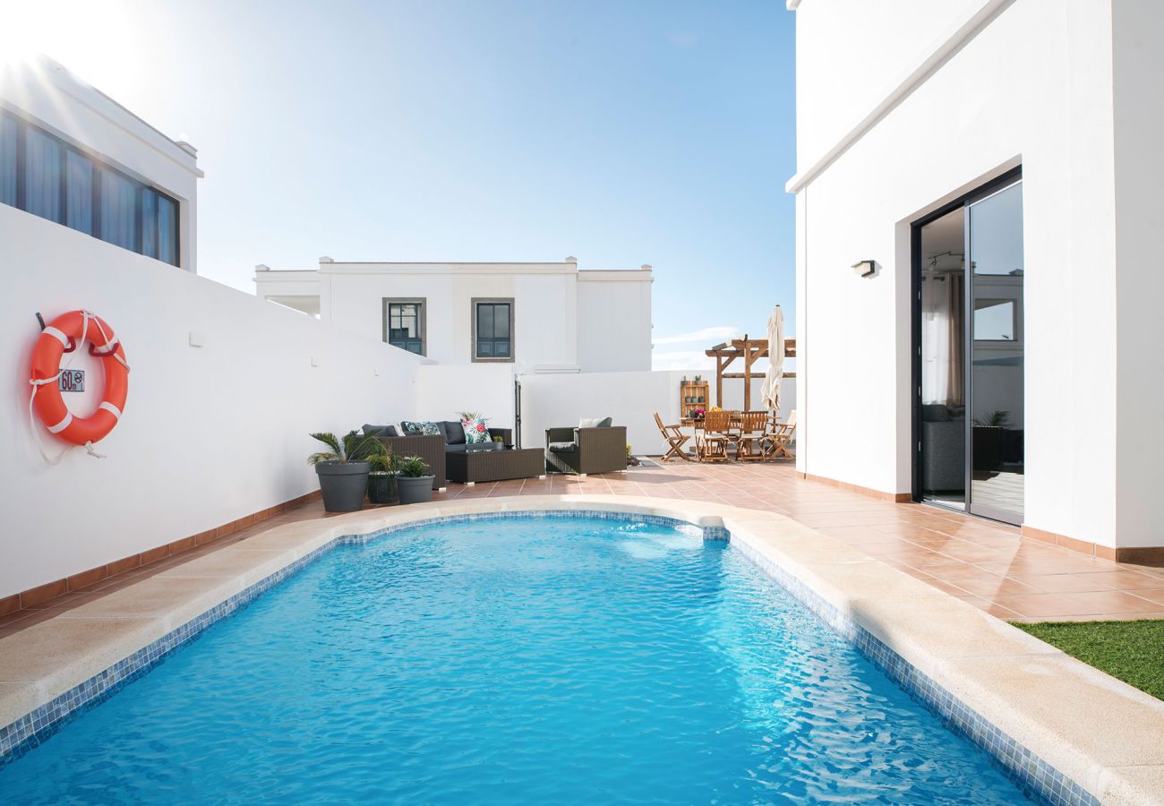Villa in Playa Blanca - Casa Clara by  Escapehome