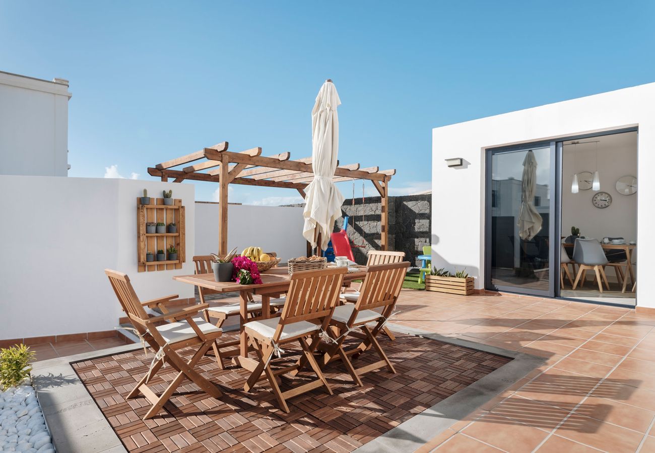 Villa in Playa Blanca - Casa Clara by  Escapehome