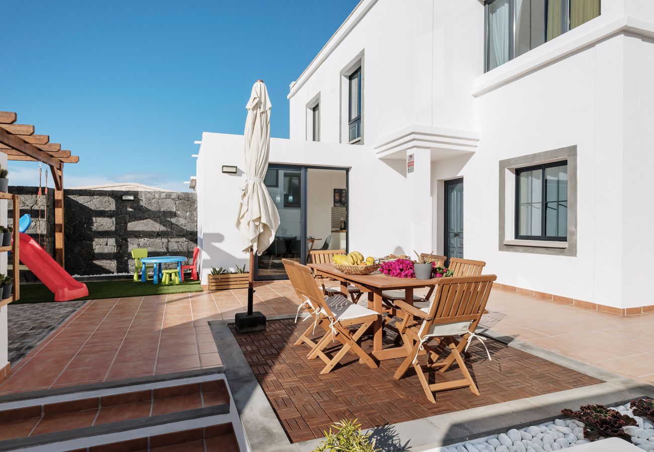 Villa in Playa Blanca - Casa Clara by  Escapehome
