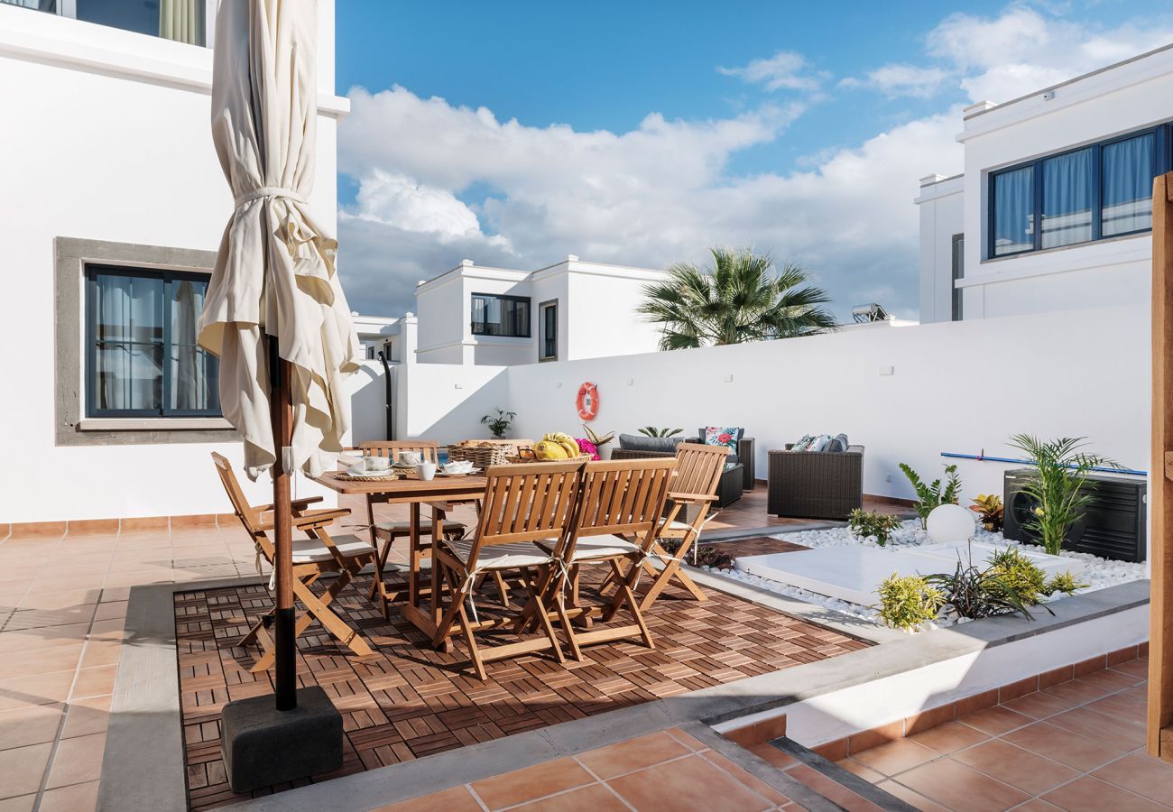 Villa in Playa Blanca - Casa Clara by  Escapehome